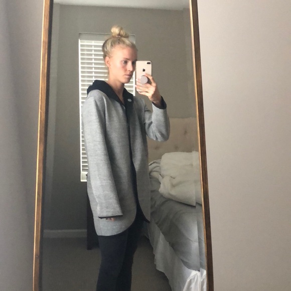 Reversible lululemon jacket in m/l - Picture 2 of 4